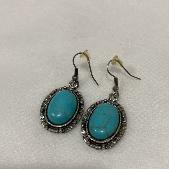 NWOT - Silvertone & Turquoise Butterfly Pendant Chain Necklace & Earring Set - Picture 3 of 13